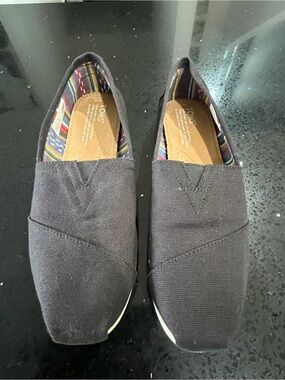 Brand new Tom’s shoes